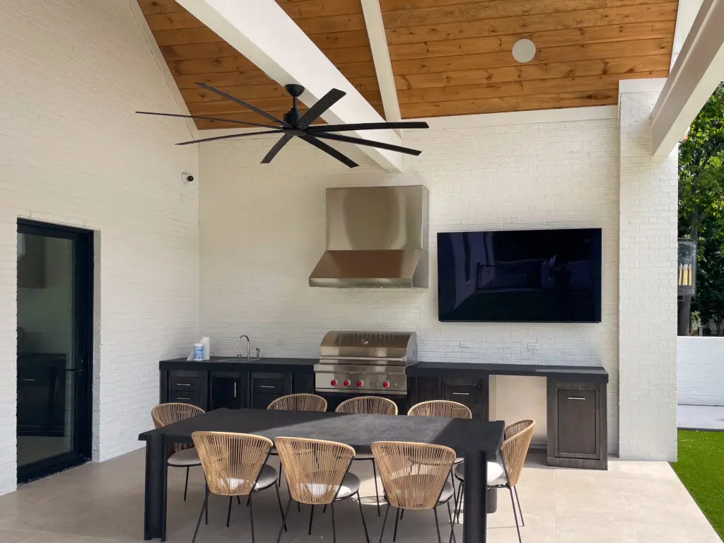 Blueridge Pool House & Garage - Image 2