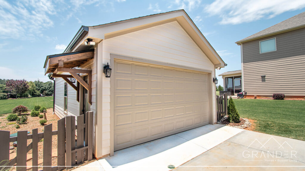 Coachman Plantation Detatched Garage - Image 4