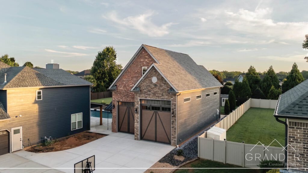 Grandview Garage - Image 1